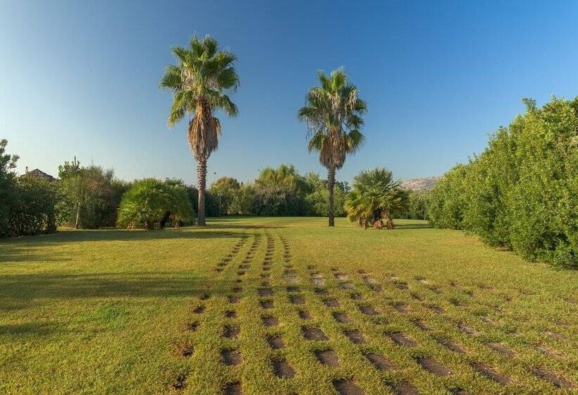 فندق Janas Country Resort