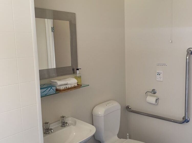 هتل Manapouri Lakeview Motor Inn