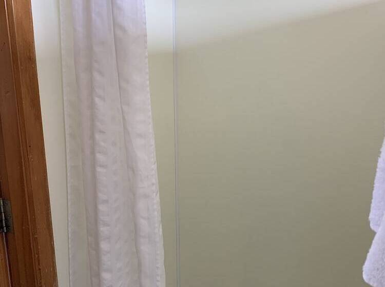 هتل Manapouri Lakeview Motor Inn