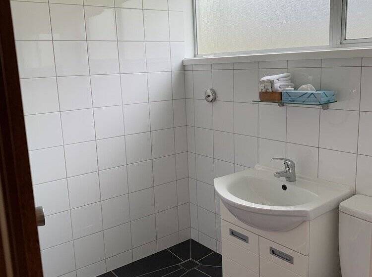 هتل Manapouri Lakeview Motor Inn