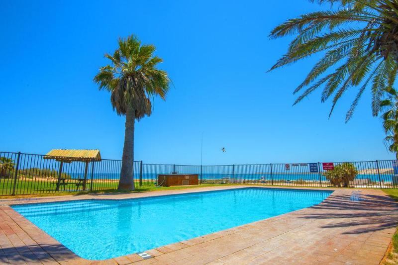 בית מלון כפרי Ningaloo Coral Bay – Bayview