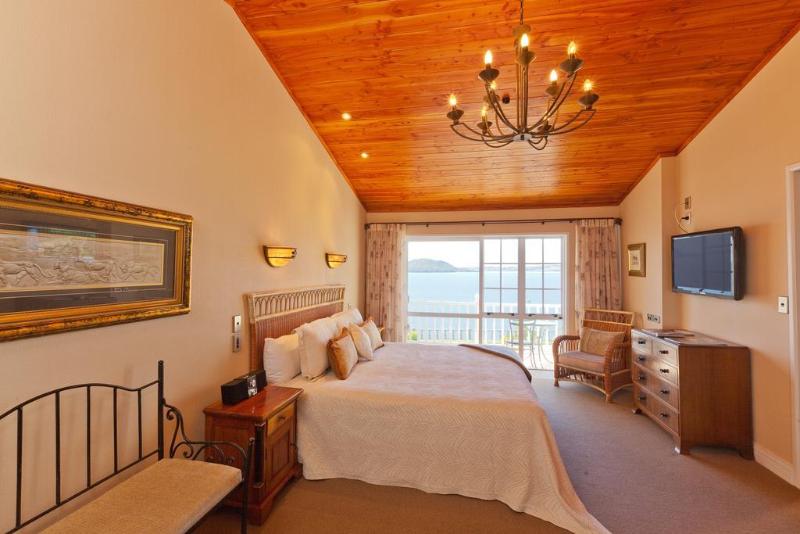 فندق On The Point  Lake Rotorua