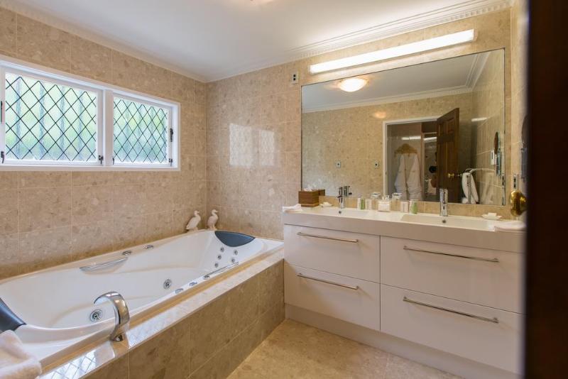 فندق On The Point  Lake Rotorua