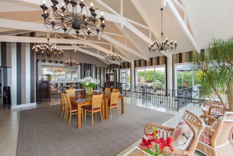 فندق On The Point  Lake Rotorua