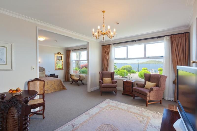 فندق On The Point  Lake Rotorua