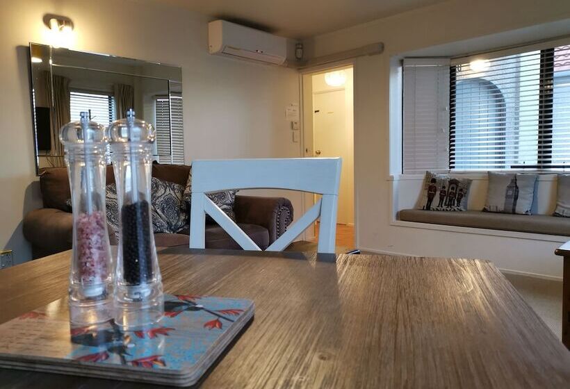 Отель Pukaki Holiday Apartments