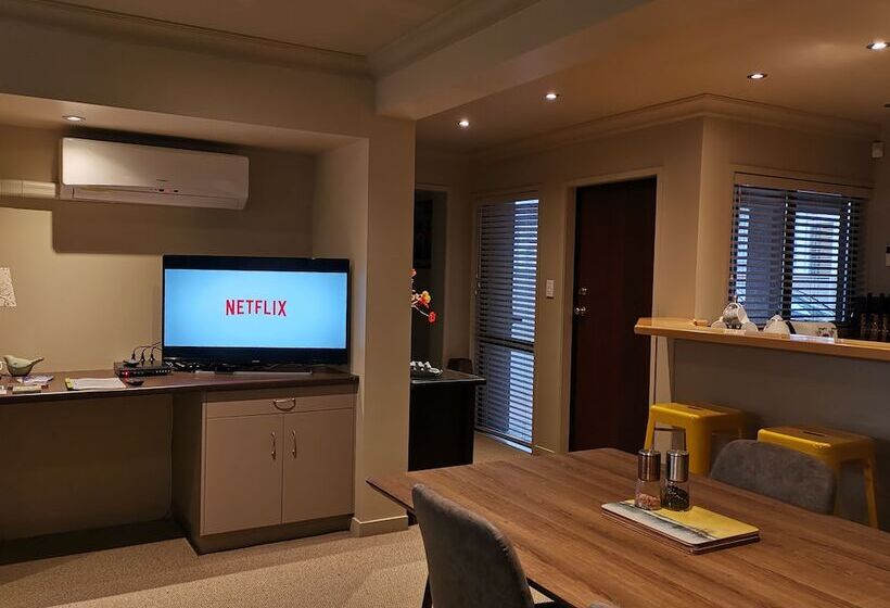 Отель Pukaki Holiday Apartments