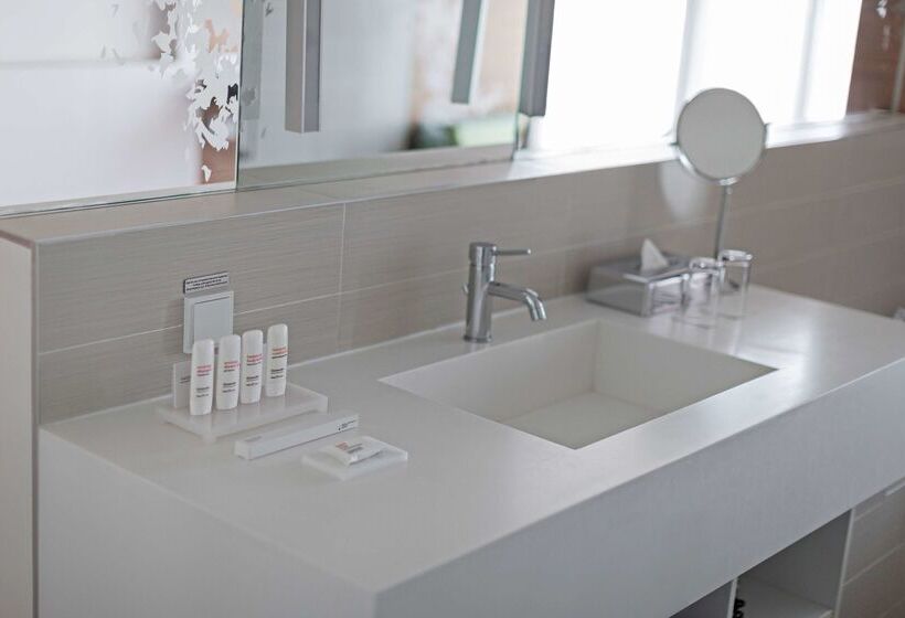 هتل Radisson Blu Iveria