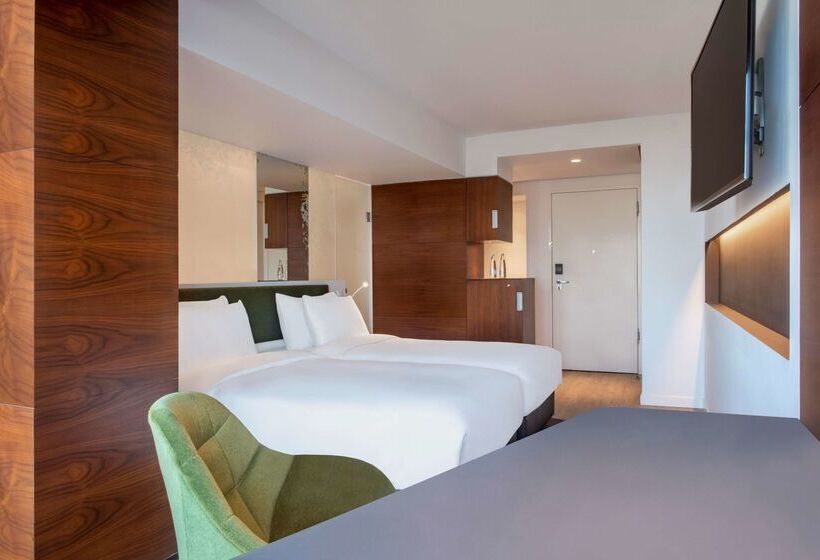 هتل Radisson Blu Iveria