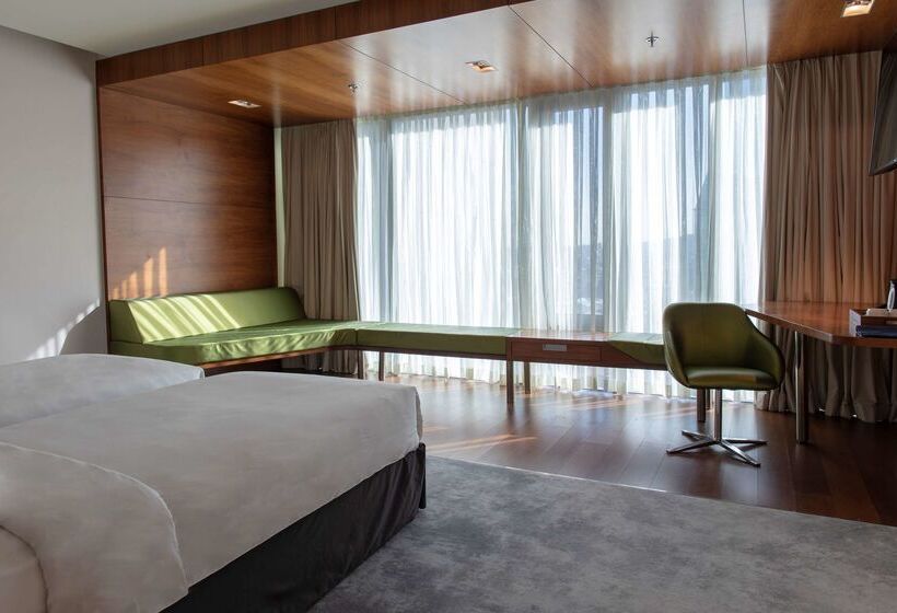 هتل Radisson Blu Iveria