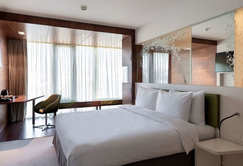 هتل Radisson Blu Iveria