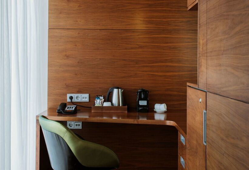 هتل Radisson Blu Iveria