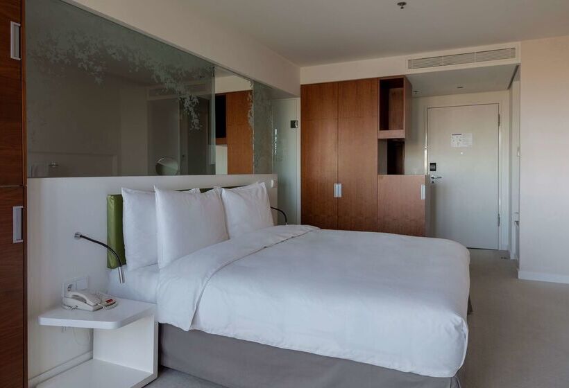 هتل Radisson Blu Iveria