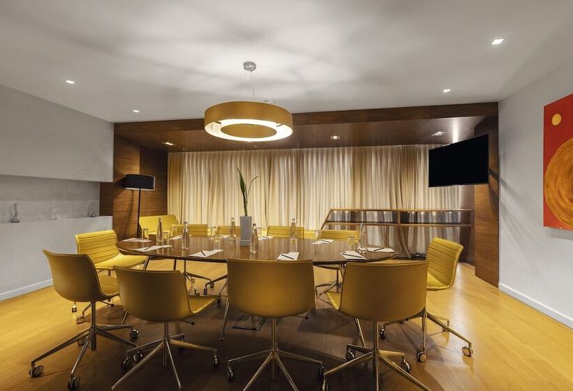 هتل Radisson Blu Iveria