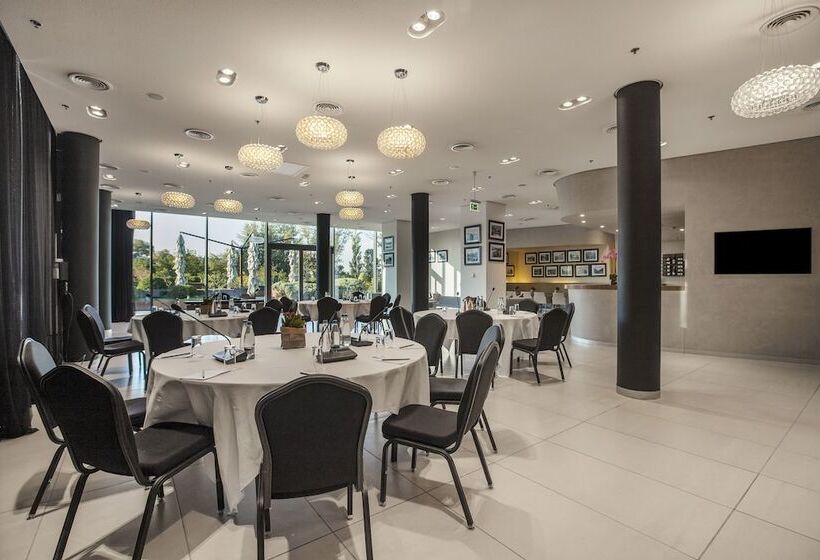 هتل Radisson Blu Iveria