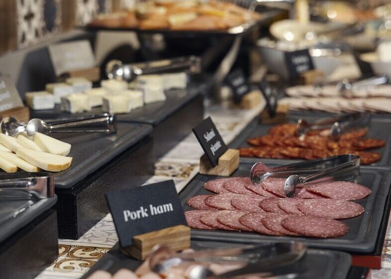 هتل Radisson Blu Iveria