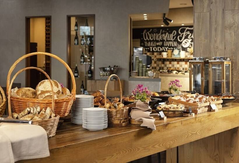 هتل Radisson Blu Iveria