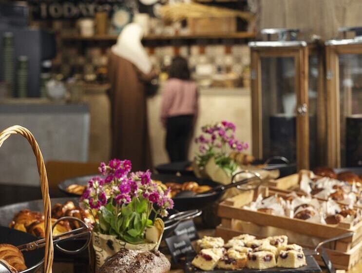 هتل Radisson Blu Iveria