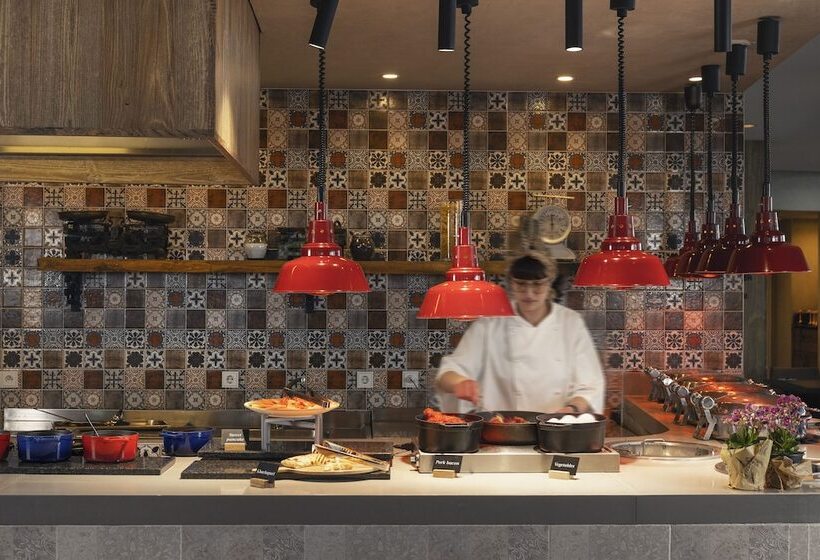 هتل Radisson Blu Iveria