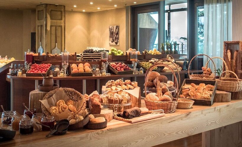 هتل Radisson Blu Iveria