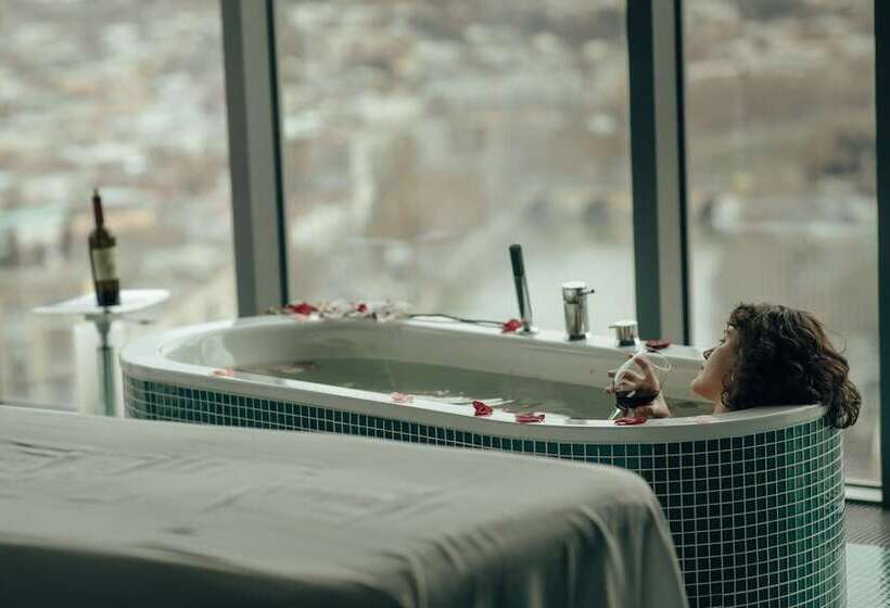 هتل Radisson Blu Iveria