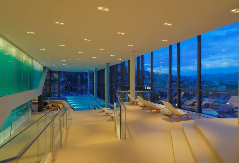 هتل Radisson Blu Iveria