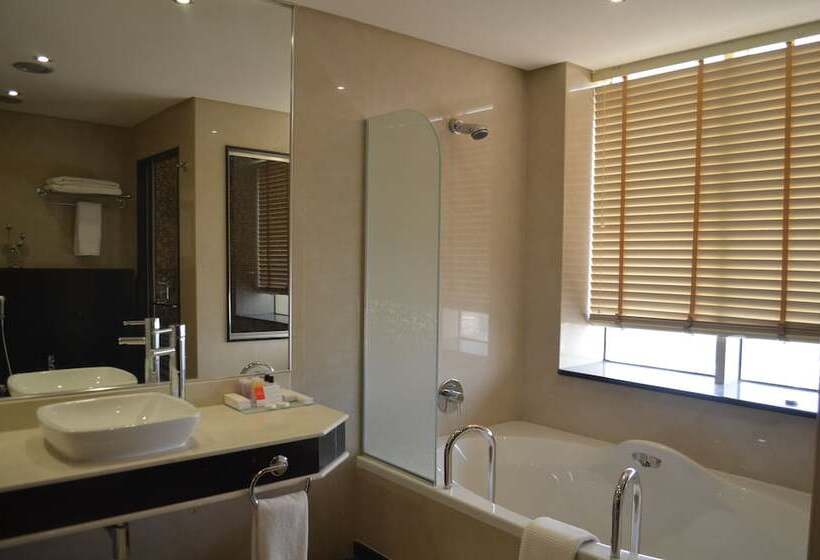 هتل Ramada By Wyndham Al Khobar