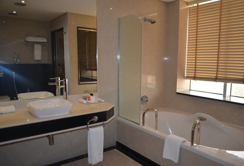 هتل Ramada By Wyndham Al Khobar