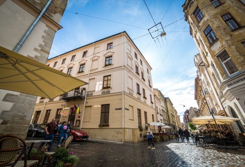 هتل Optima Collection Medievale Lviv