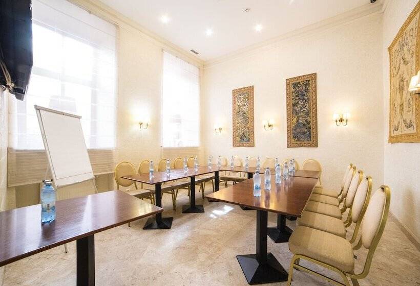 هتل Optima Collection Medievale Lviv