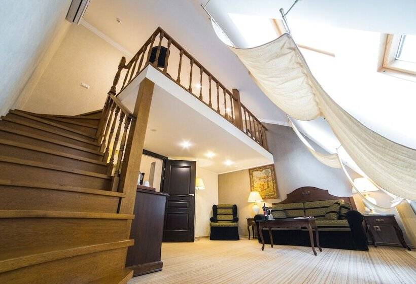 هتل Optima Collection Medievale Lviv