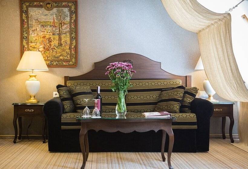 هتل Optima Collection Medievale Lviv
