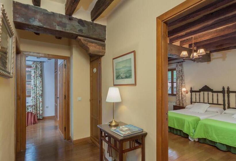 هتل روستایی Casona De La Salceda