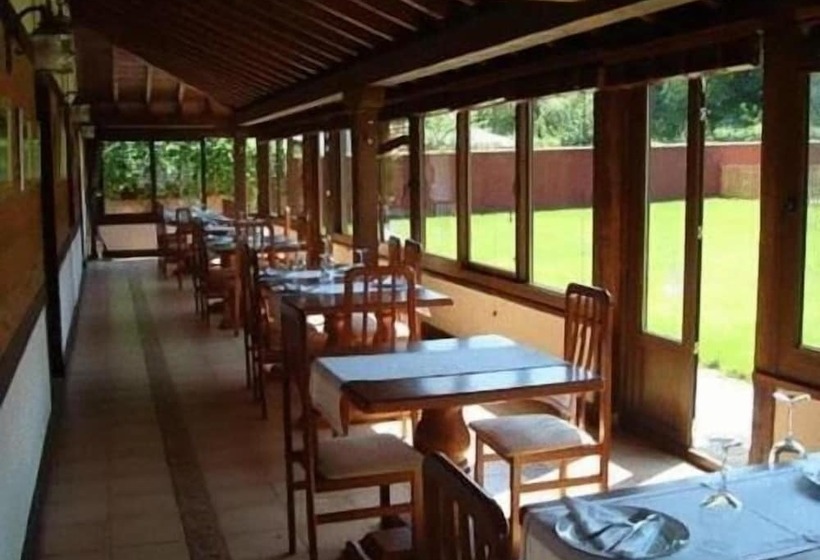 فندق ريفى Posada Restaurante Prada A Tope