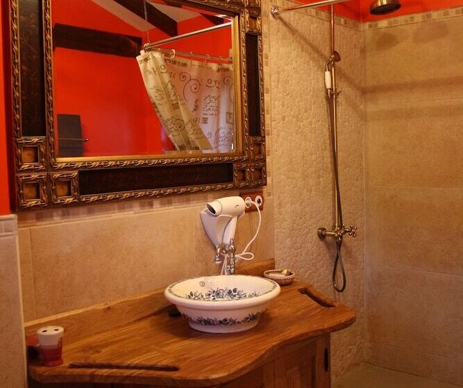 فندق ريفى Posada Restaurante Prada A Tope