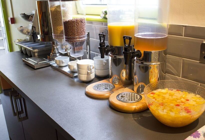 호텔 Snoozles Quay Street Tourist Hostel