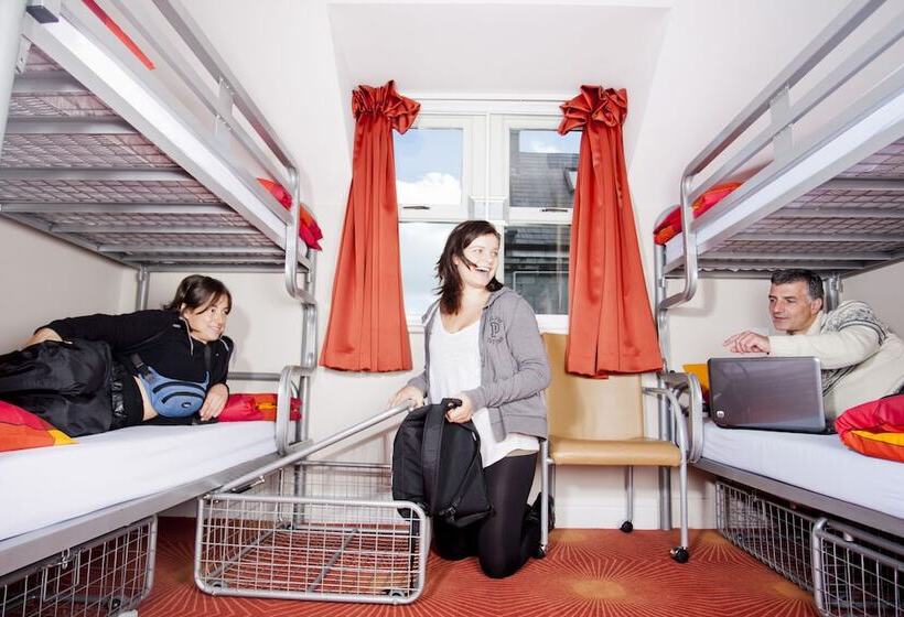 호텔 Snoozles Quay Street Tourist Hostel
