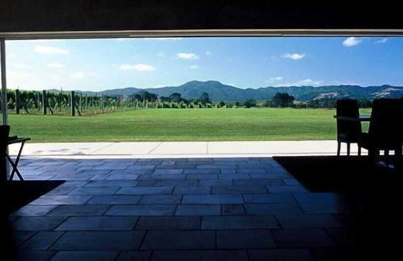 בית מלון כפרי Takatu Lodge And Vineyard