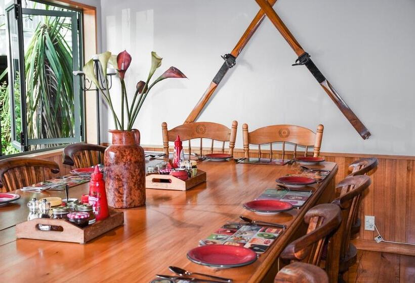 호텔 Te Wanaka Lodge