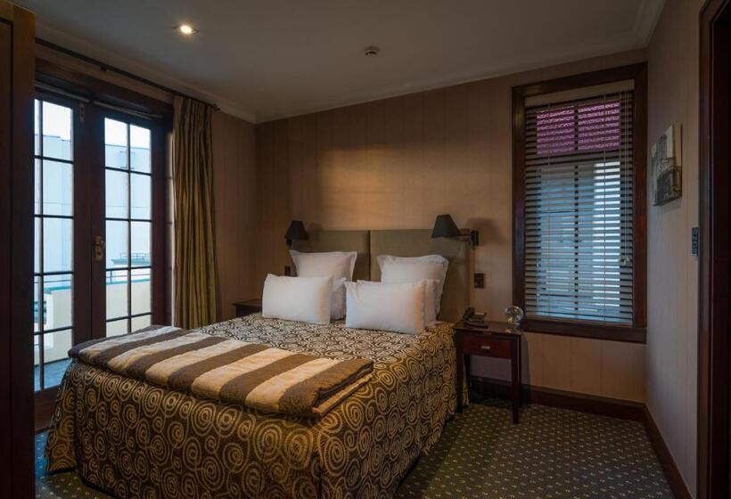 בית מלון כפרי The Crown