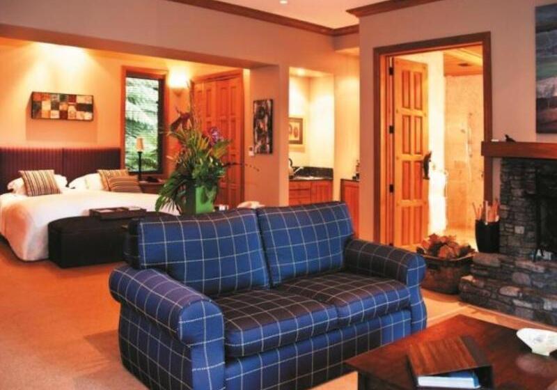 בית מלון כפרי Treetops Lodge & Estate