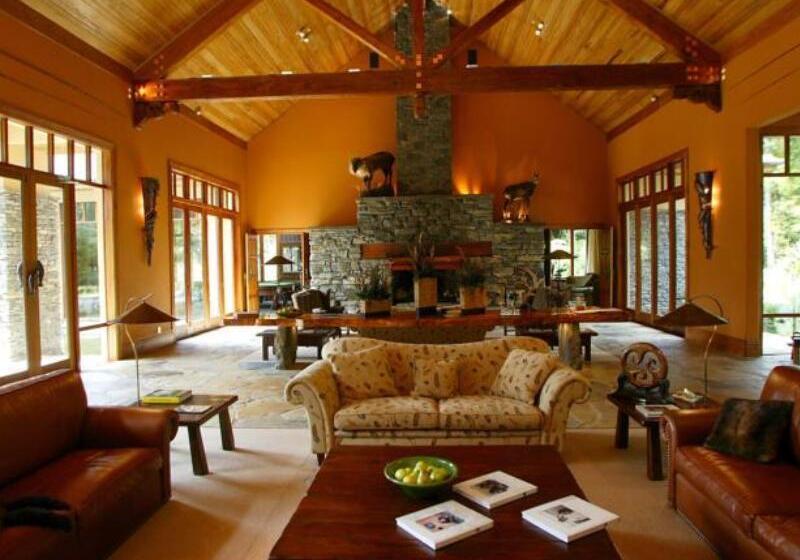 בית מלון כפרי Treetops Lodge & Estate