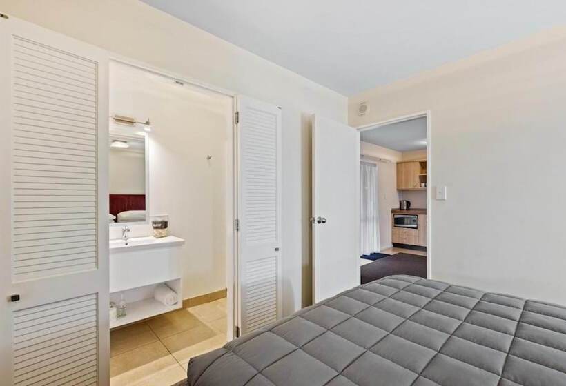 فندق Tussock Peak Lodge