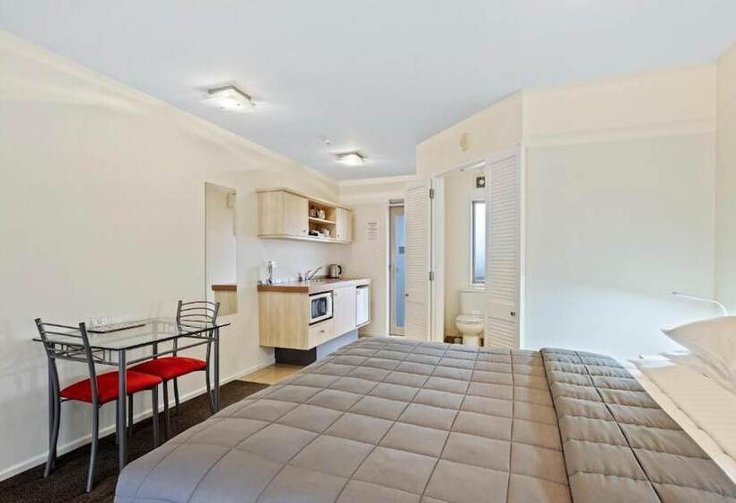 فندق Tussock Peak Lodge