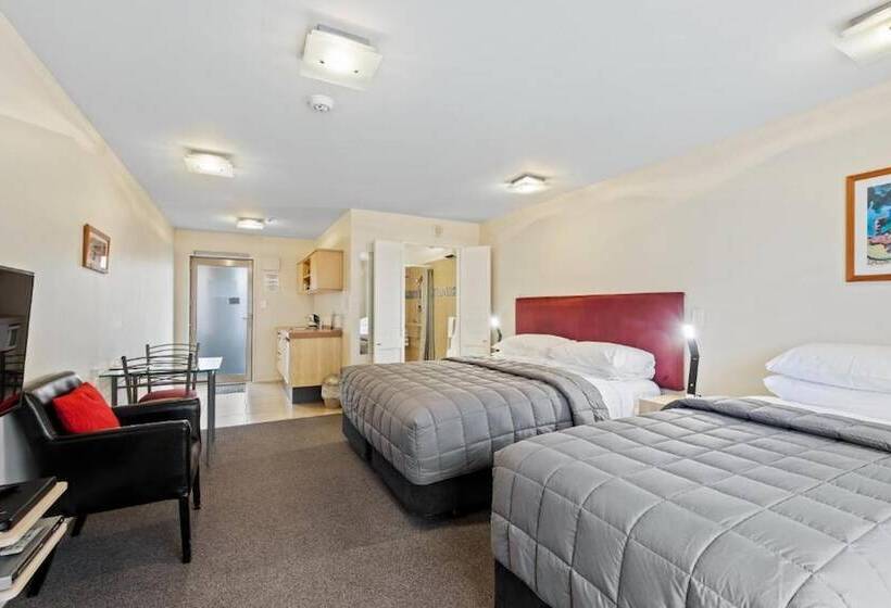 فندق Tussock Peak Lodge