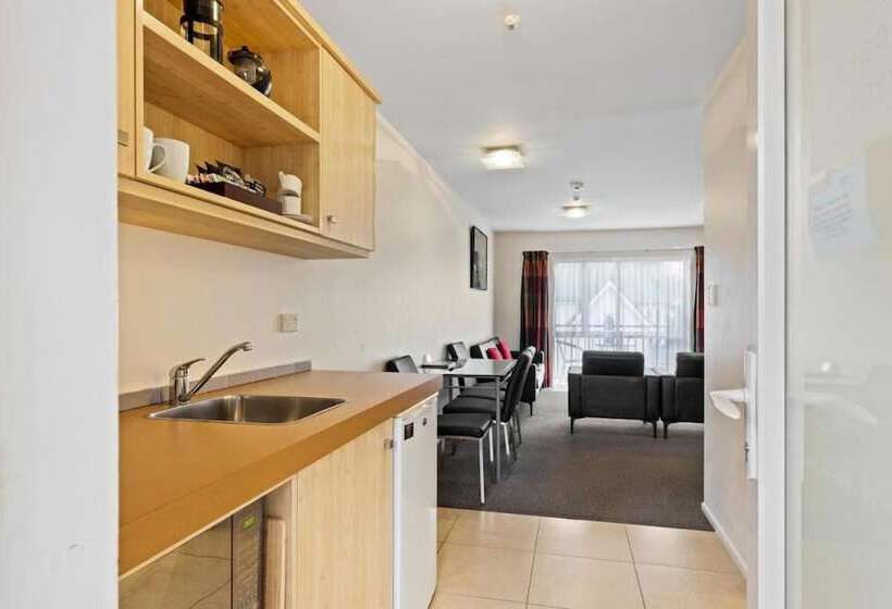 فندق Tussock Peak Lodge