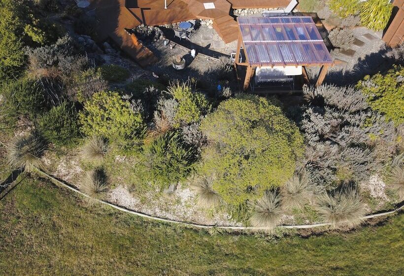 Отель Vibrant Living Retreat