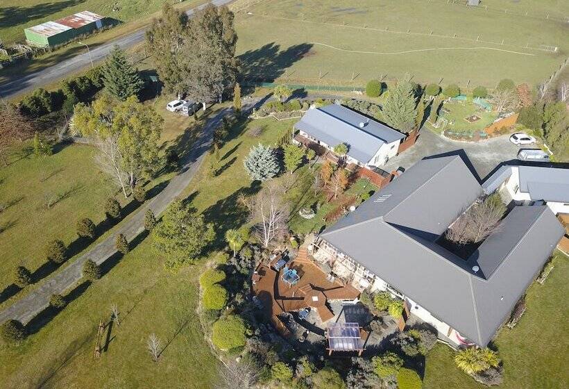 Отель Vibrant Living Retreat