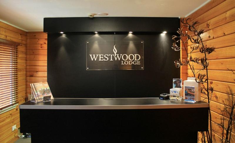 בית מלון כפרי Westwood Lodge