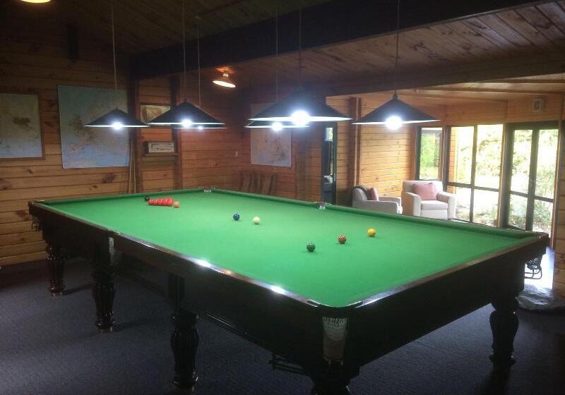 בית מלון כפרי Westwood Lodge